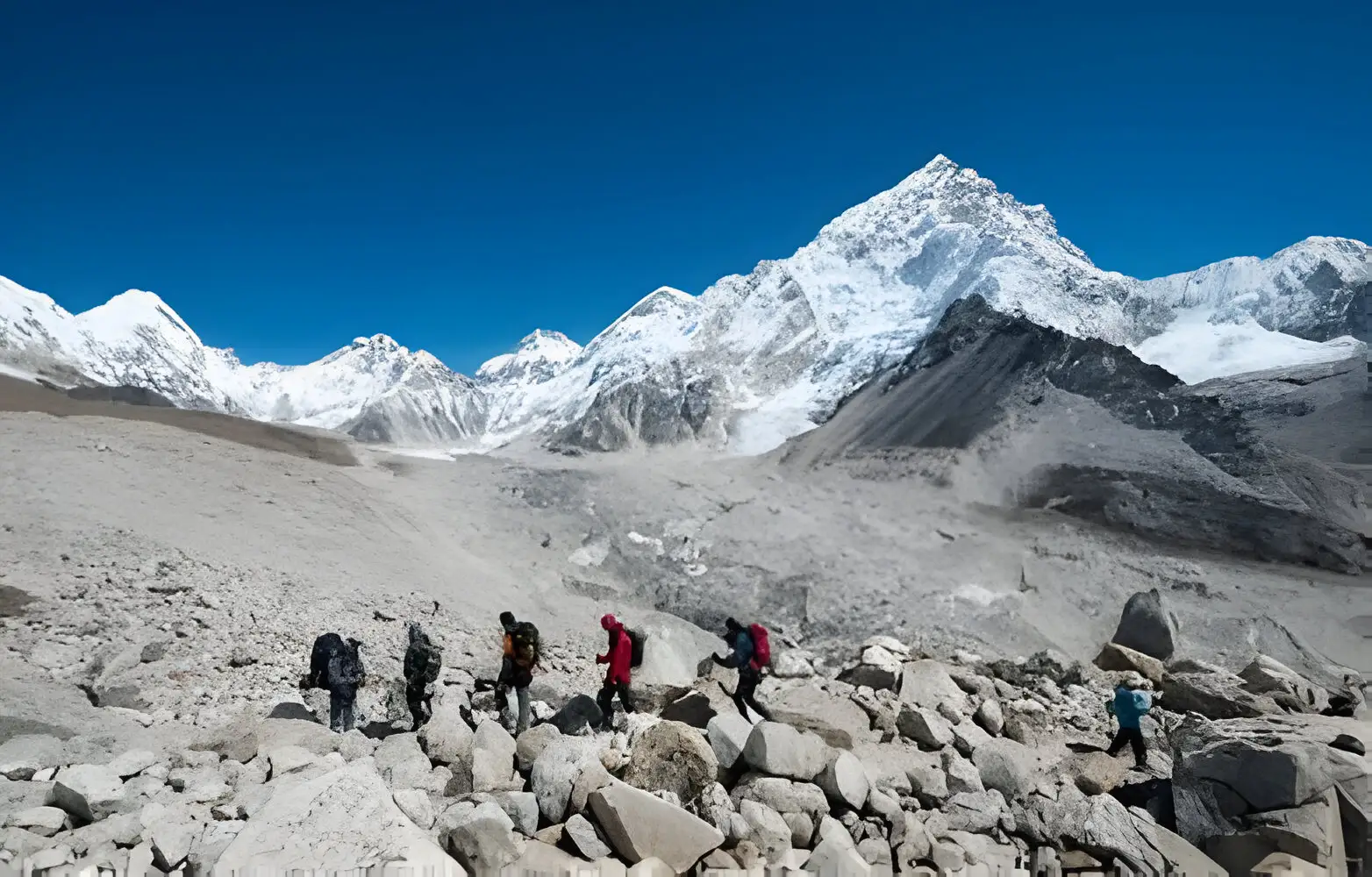 Trekking to Everest Base Camp in April